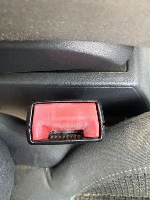 Foto de ENGANCHE CINTURON DELANTERO DERECHO VOLKSWAGEN TOURAN (1T3) 1.6 TDI DPF (105 CV / 77 KW)