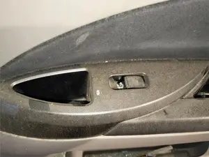 Foto de MANDO ELEVALUNAS DELANTERO DERECHO MITSUBISHI GRANDIS (NA0W)