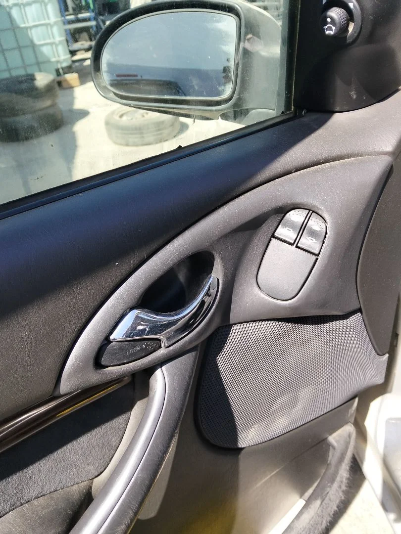 Foto de MANETA INTERIOR DELANTERA DERECHA FORD FOCUS BERLINA (CAK) 1.6 16V CAT (101 CV / 74 KW) referencia 1097633