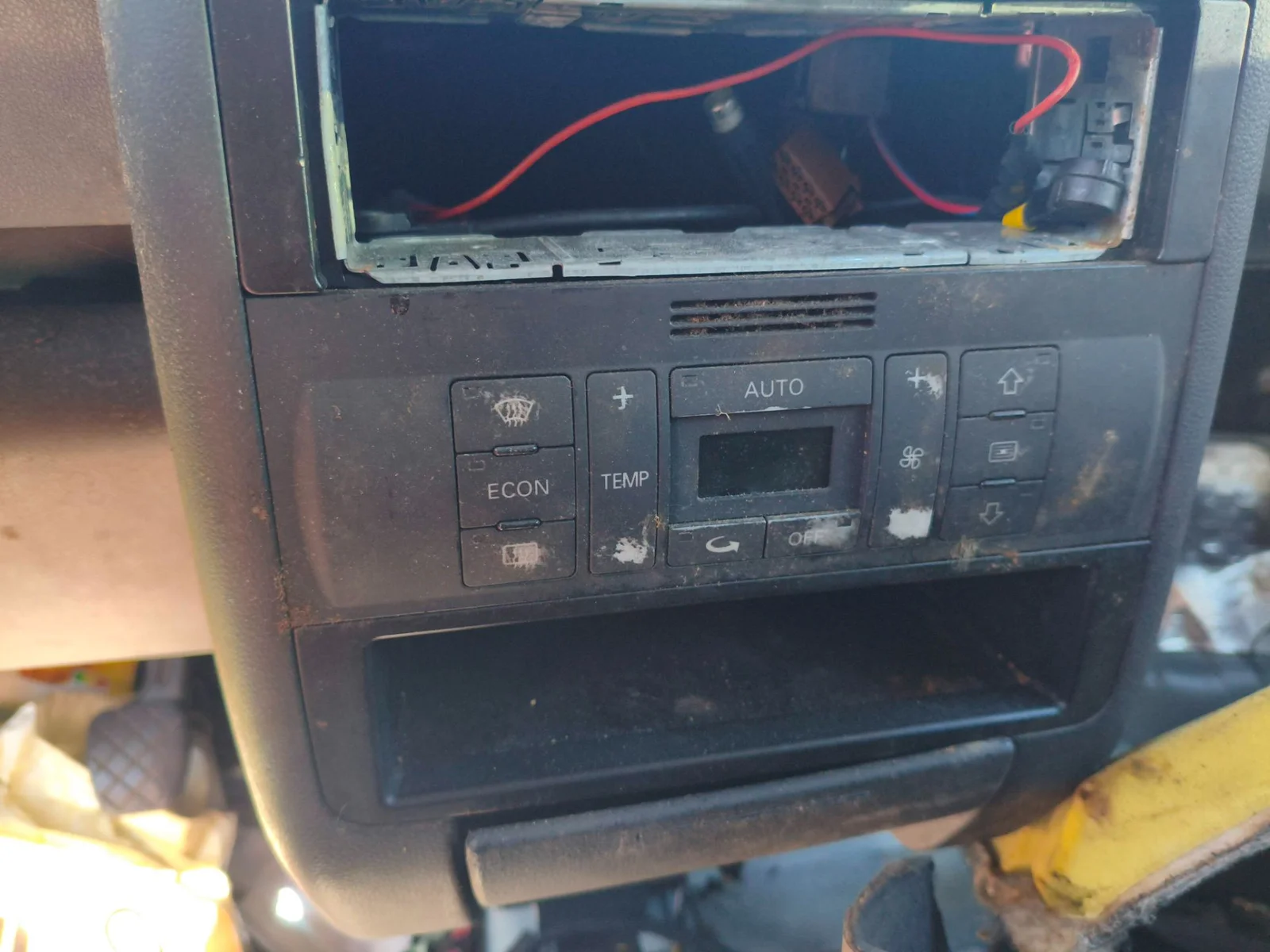 Foto de MANDO CALEFACCION / AIRE ACONDICIONADO AUDI A2 (8Z) 1.4 TDI (75 CV / 55 KW) referencia 8Z0820043D FKZ