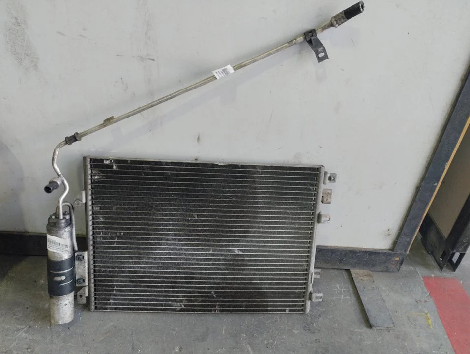 Foto de CONDENSADOR / RADIADOR AIRE ACONDICIONADO RENAULT CLIO II FASE II (B/CB0)