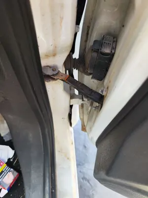 Foto de RETENEDOR PUERTA OPEL CORSA D 1.3 16V CDTI (75 CV / 55 KW) referencia 13242975