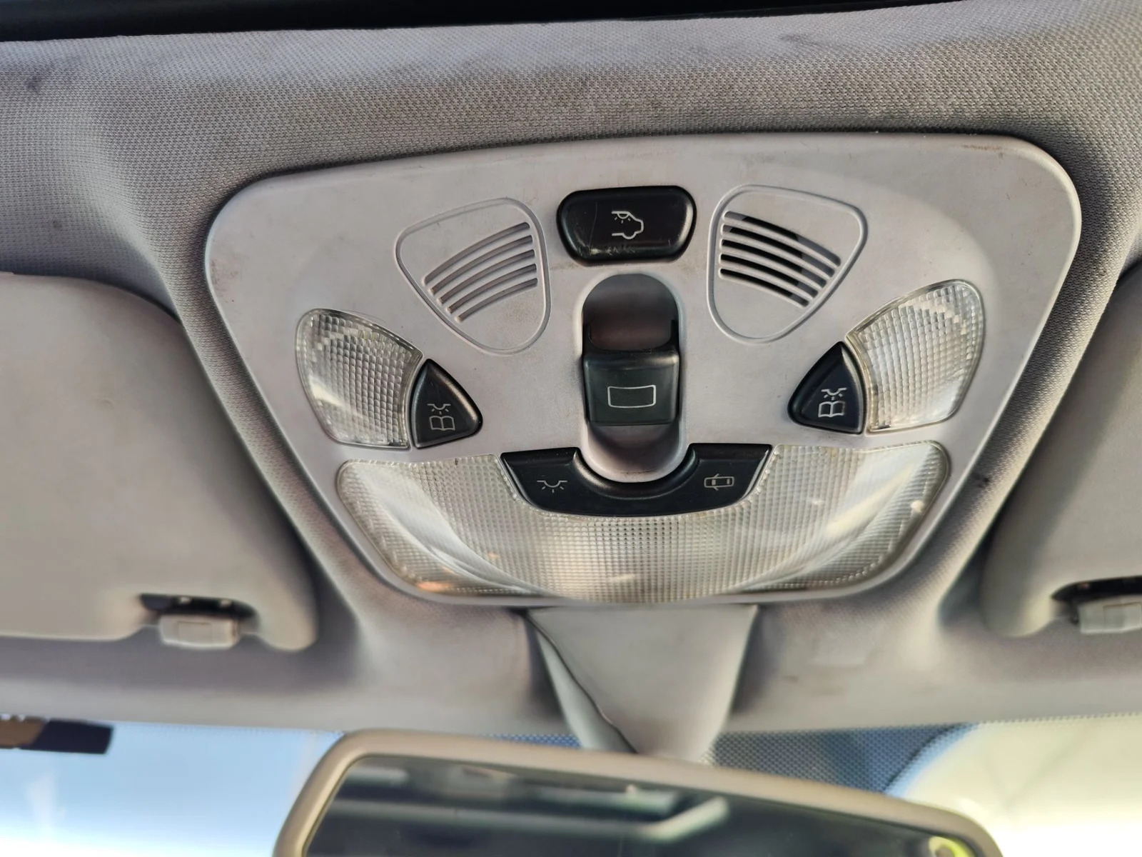 Foto de LUZ INTERIOR MERCEDES-BENZ CLASE C (BM 203) SPORTCOUPE 2.2 CDI CAT (143 CV / 105 KW)