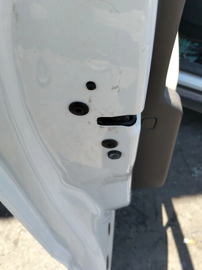 Foto de CERRADURA PUERTA DELANTERA IZQUIERDA CITROEN C4 CACTUS 1.2 12V VTi (82 CV / 60 KW) referencia 9819038580
