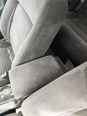 Foto de APOYABRAZOS CENTRAL VOLKSWAGEN PASSAT BERLINA (3B3) 1.9 TDI (131 CV / 96 KW)