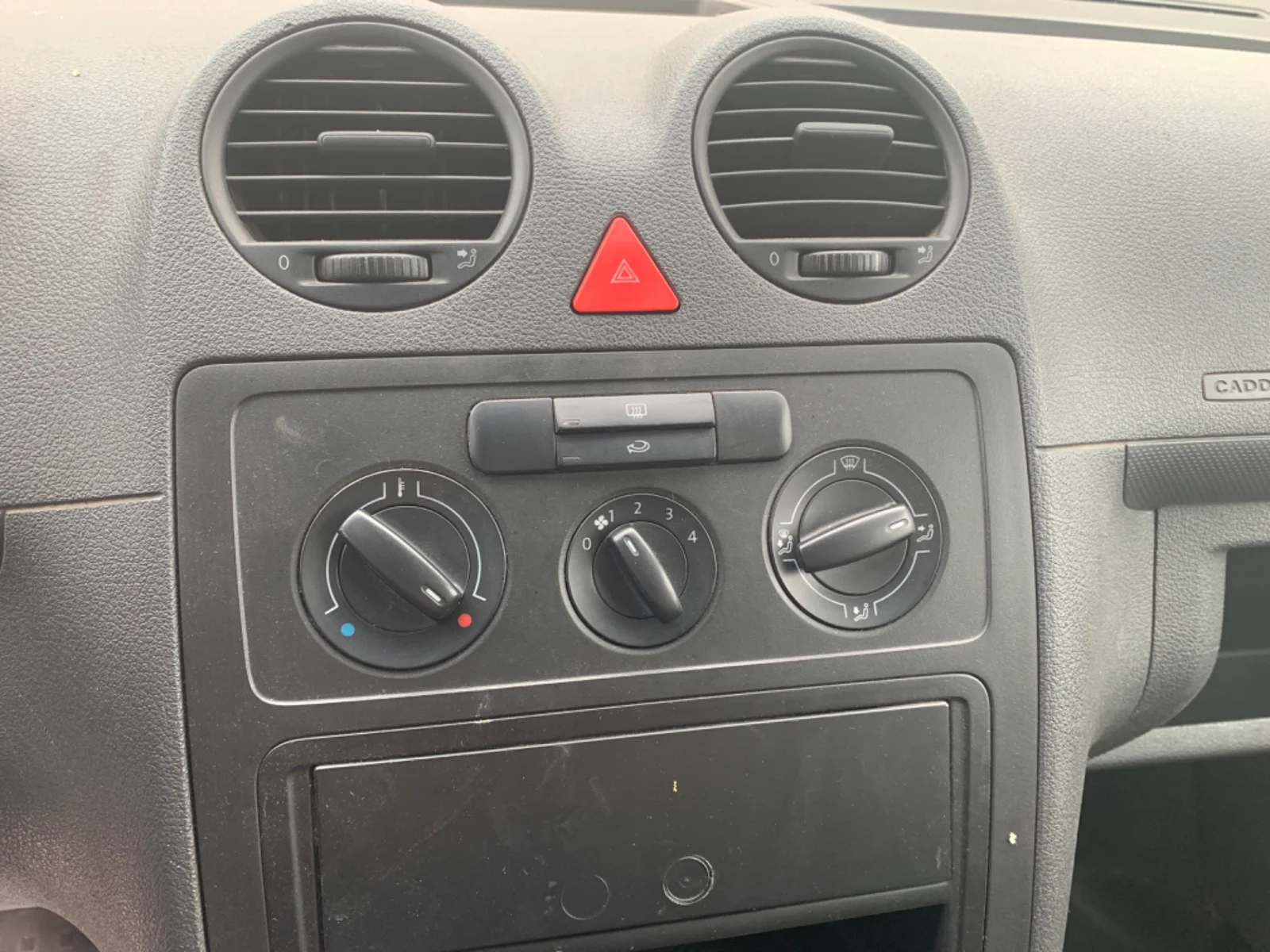 Foto de MANDO CALEFACCION / AIRE ACONDICIONADO VOLKSWAGEN CADDY (2K)(02.2004) 2.0 SDI (69 CV / 51 KW) referencia 1K0819047CHFKZ