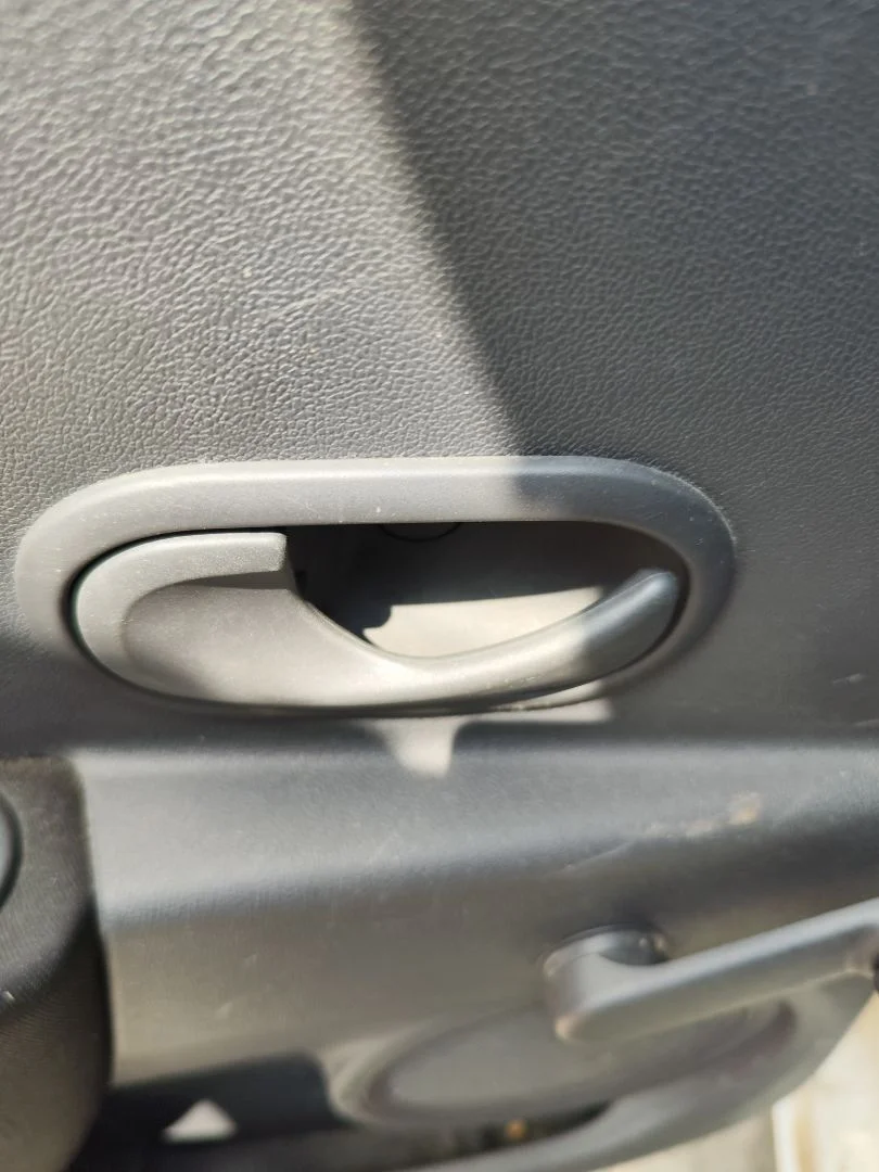 Foto de MANETA INTERIOR TRASERA IZQUIERDA RENAULT CLIO III 1.2 16V (75 CV / 55 KW)