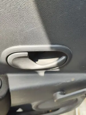 Foto de MANETA INTERIOR TRASERA IZQUIERDA RENAULT CLIO III 1.2 16V (75 CV / 55 KW)