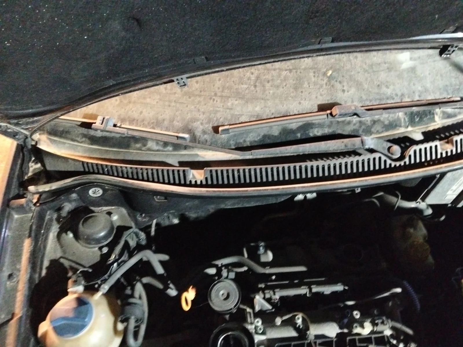 Foto de BRAZO LIMPIA DELANTERO DERECHO VOLKSWAGEN POLO IV (9N1)