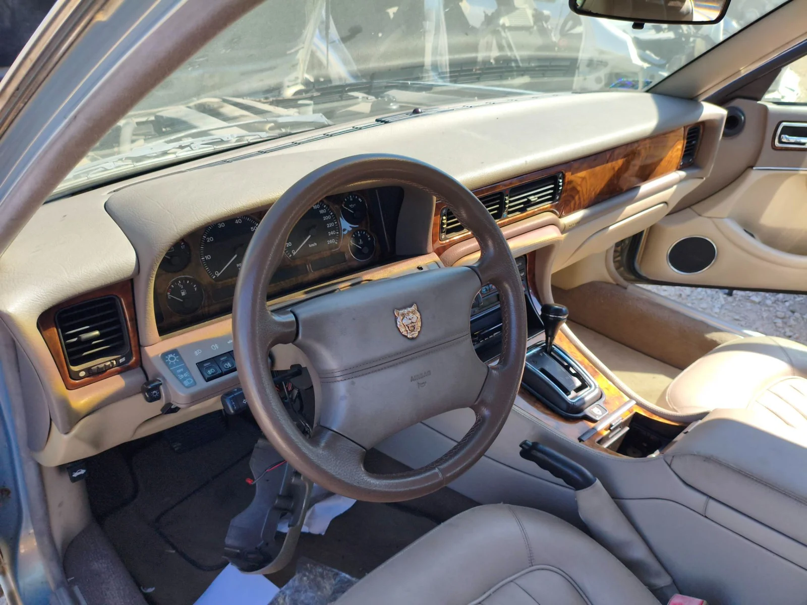 Foto de SALPICADERO JAGUAR XJ 3.2 CAT (211 CV / 155 KW)