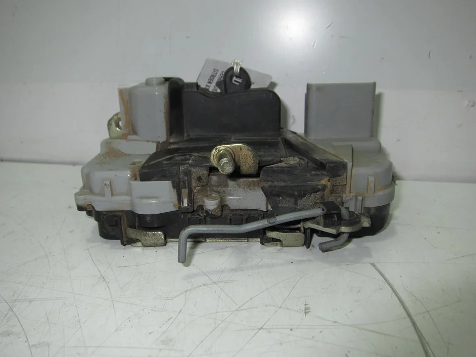 Foto de CERRADURA PUERTA DELANTERA IZQUIERDA CITROEN XSARA PICASSO 1.6 16V HDi (90 CV / 66 KW)