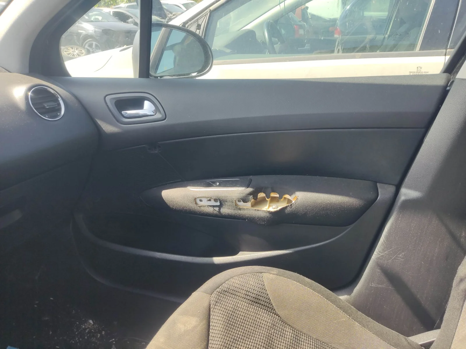 Foto de GUARNECIDO PUERTA DELANTERA DERECHA PEUGEOT 308 1.6 HDi FAP CAT (9HZ / DV6TED4) (109 CV / 80 KW) referencia 9342Q4