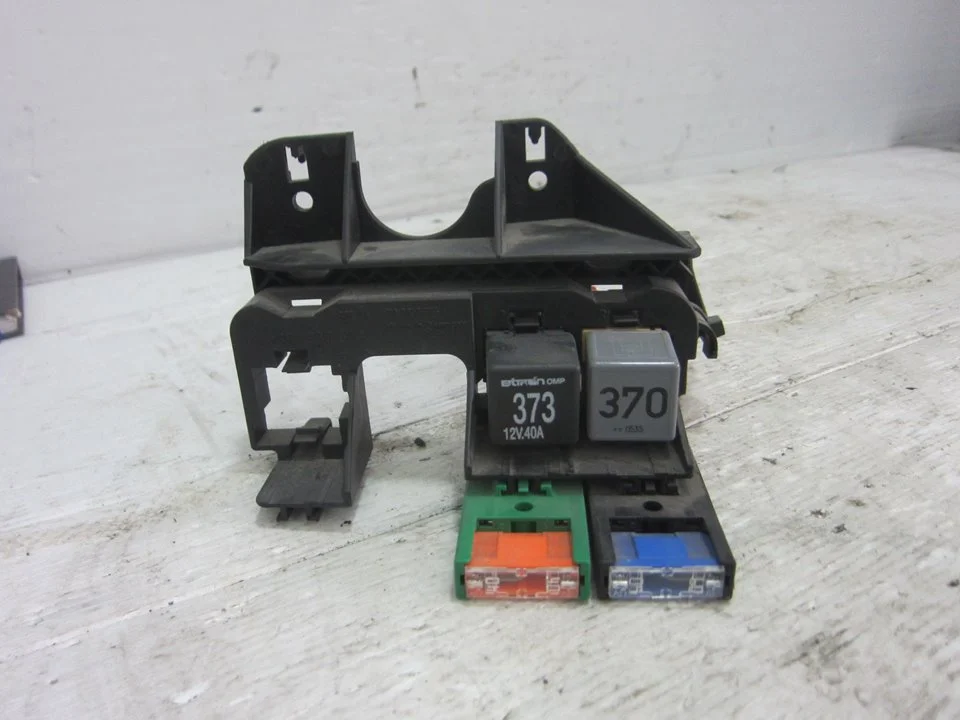 Foto de CAJA RELES / FUSIBLES AUDI A4 BERLINA (8E) 2.0 TDI (140 CV / 103 KW) referencia 8E1937503