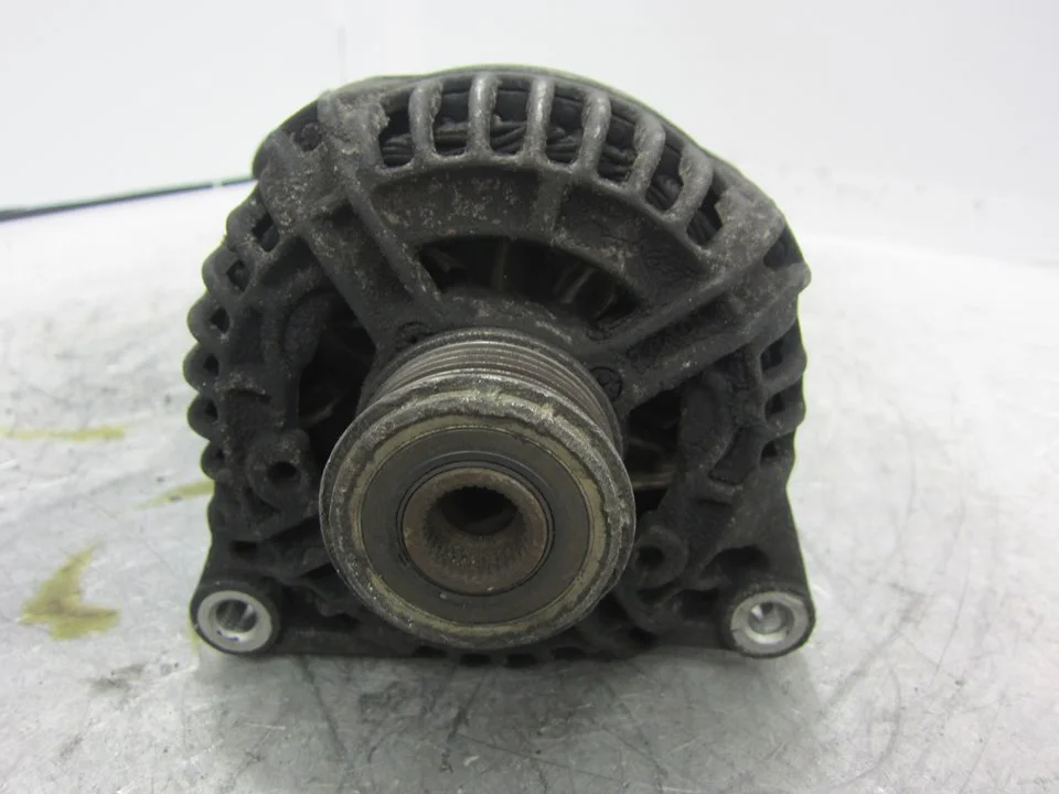 Foto de ALTERNADOR PEUGEOT 206 2.0 HDi CAT (90 CV / 66 KW)