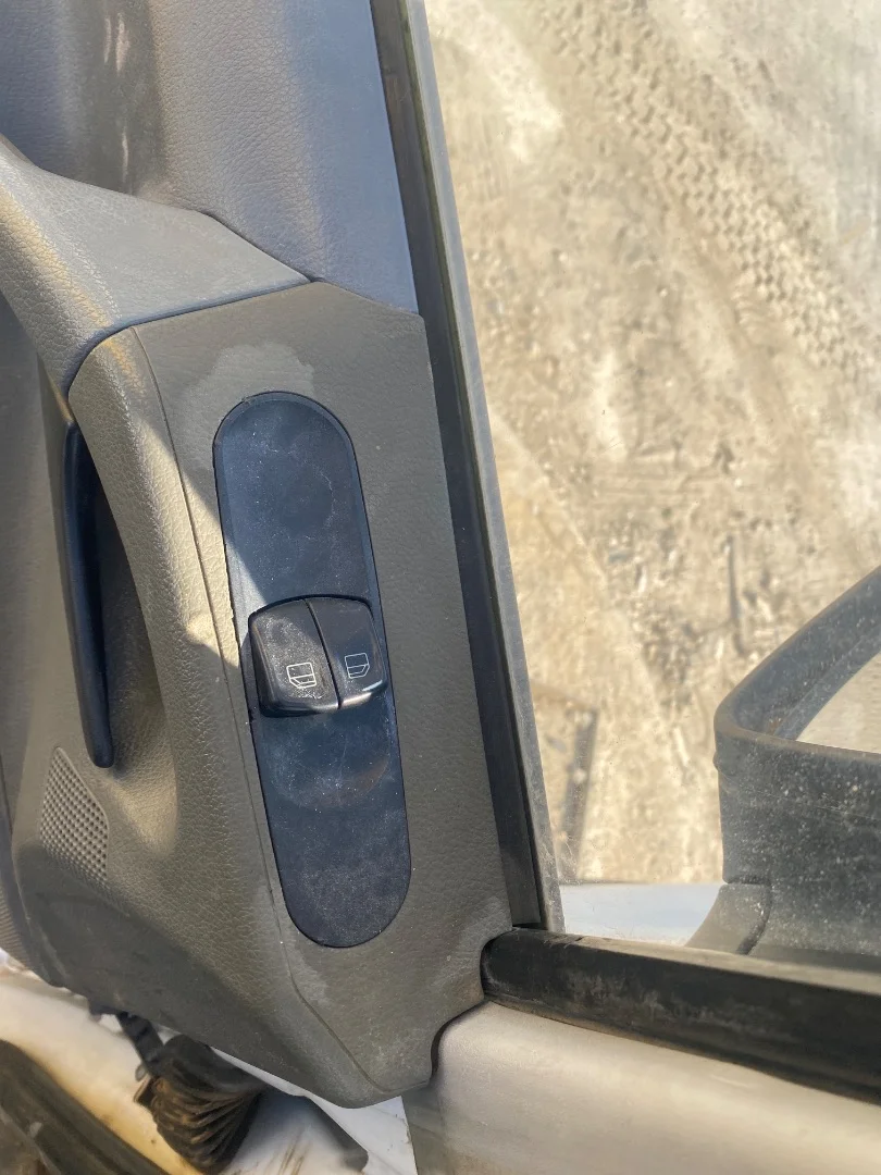 Foto de MANDO ELEVALUNAS DELANTERO IZQUIERDO MERCEDES-BENZ VITO FURGÓN (639) 2.1 CDI CAT (109 CV / 80 KW)