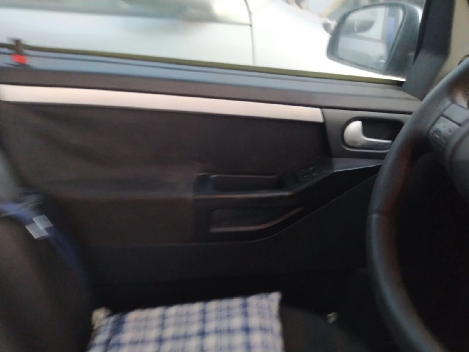 Foto de CERRADURA PUERTA DELANTERA IZQUIERDA OPEL MERIVA 1.7 16V DTI CAT (Y 17 DT / LR6) (75 CV / 55 KW) referencia 13203899