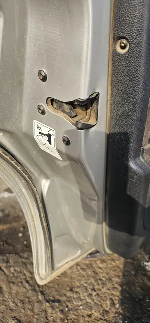 Foto de CERRADURA PUERTA TRASERA IZQUIERDA FORD MONDEO TURNIER (GE) 2.0 TDCi TD CAT (116 CV / 85 KW) referencia 4057986