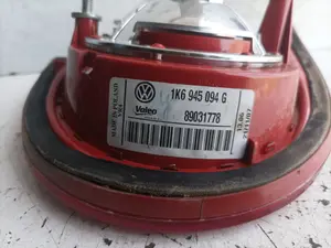 Foto de PILOTO TRASERO DERECHO INTERIOR VOLKSWAGEN GOLF V (1K1)(10.2003) referencia 1K6945094G foto 4
