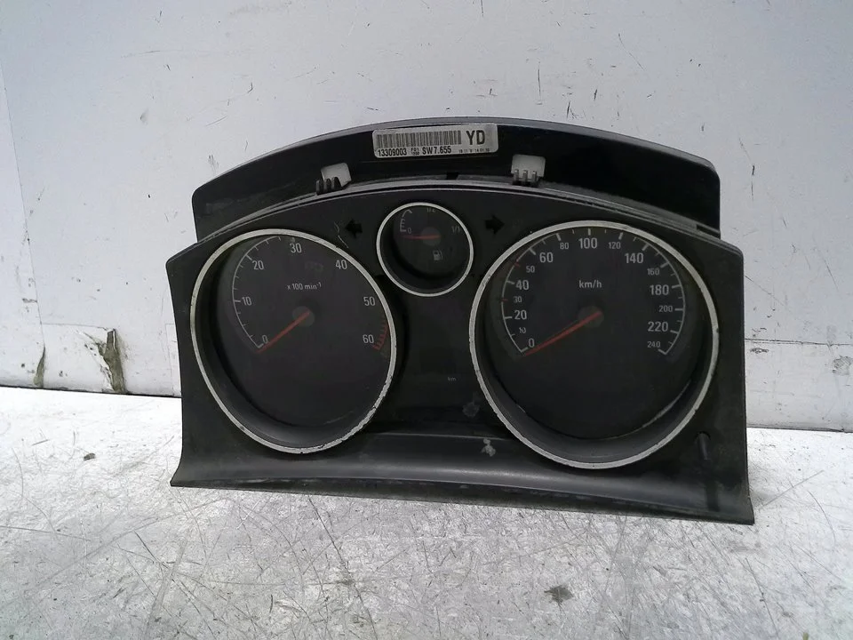 Foto de CUADRO INSTRUMENTOS OPEL ZAFIRA B 1.7 16V CDTI (110 CV / 81 KW) referencia 13309003
