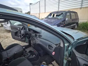 Foto de RETROVISOR INTERIOR FORD FOCUS FAMILIAR (CAK) 1.8 TDDI Turbodiesel CAT (90 CV / 66 KW)