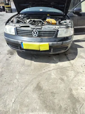 Foto de PARAGOLPES DELANTERO VOLKSWAGEN PASSAT VARIANT (3B5) 1.9 TDI (110 CV / 81 KW)