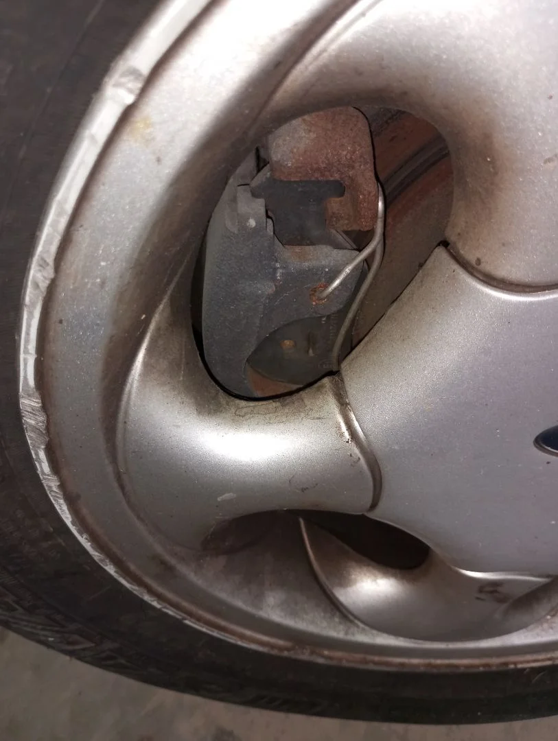 Foto de PINZA DE FRENO DELANTERA IZQUIERDA FORD KA (CCQ) 1.3 CAT (50 CV / 37 KW) referencia 1478498