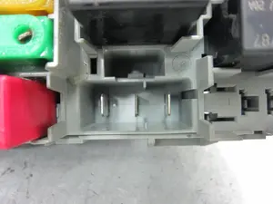Foto de CAJA RELES / FUSIBLES FIAT 500L (330) 1.3 16V JTD CAT (84 CV / 62 KW) referencia 52028777 foto 2