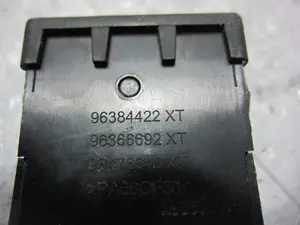 Foto de INTERRUPTOR CITROEN GRAND C4 PICASSO 1.6 16V HDi FAP (109 CV / 80 KW) referencia 96384422XT foto 4