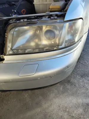Foto de FARO IZQUIERDO AUDI A8 (D2) 4.2 V8 40V (310 CV / 228 KW)