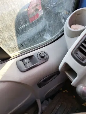 Foto de MANDO ELEVALUNAS DELANTERO IZQUIERDO RENAULT TRAFIC II COMBI 1.9 Diesel (101 CV / 74 KW)
