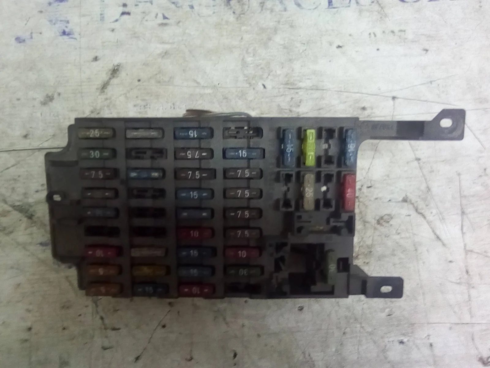 Foto de CAJA RELES / FUSIBLES MERCEDES-BENZ CLK (BM 208) COUPE referencia 2085450040