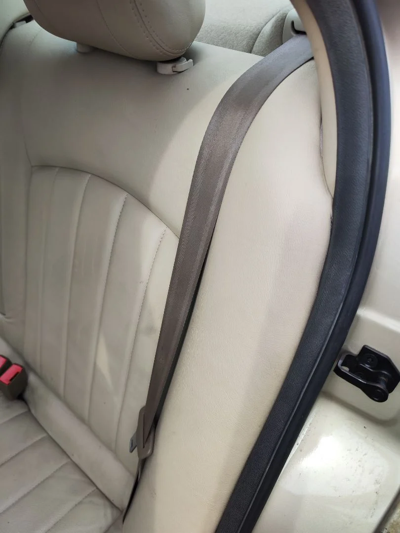 Foto de CINTURON SEGURIDAD TRASERO IZQUIERDO JAGUAR X-TYPE 2.1 V6 24V CAT (156 CV / 115 KW)