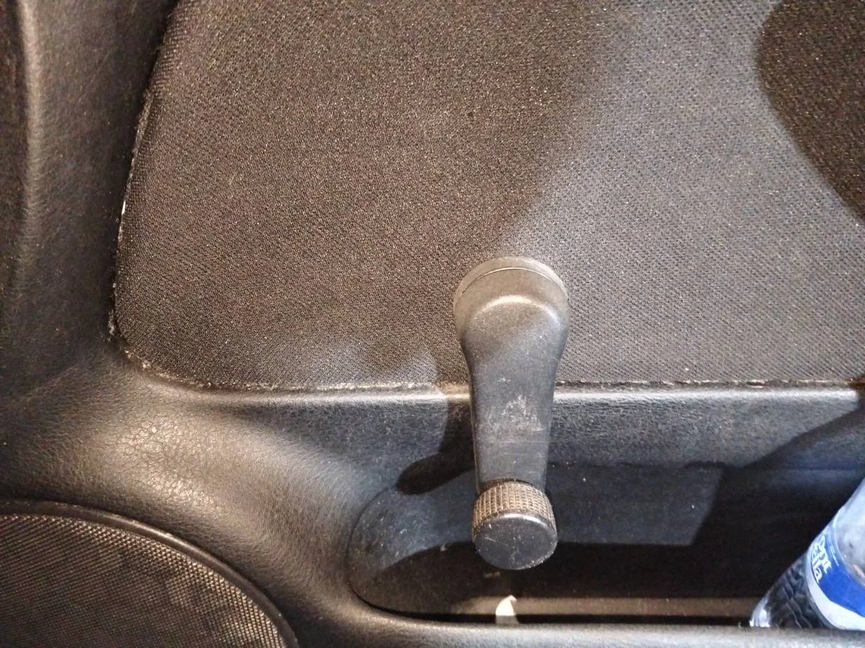 Foto de MANETA ELEVALUNAS DELANTERA DERECHA VOLKSWAGEN GOLF IV BERLINA (1J1)(10.1997)