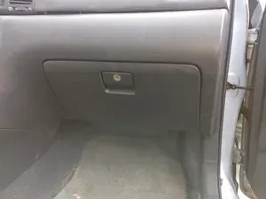 Foto de GUANTERA TOYOTA COROLLA (E12) 1.4 16V CAT (97 CV / 71 KW)
