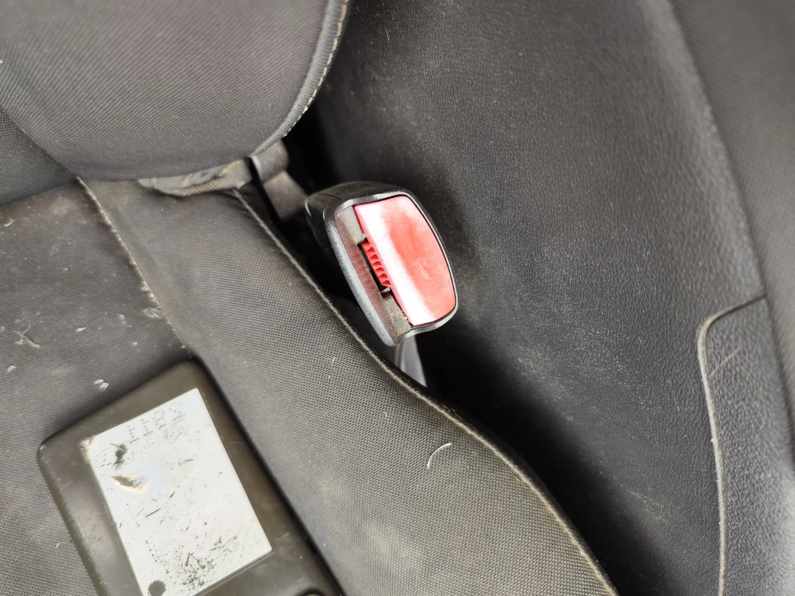 Foto de PRETENSOR AIRBAG DERECHO RENAULT MEGANE III BERLINA 5P 1.5 dCi Diesel FAP (110 CV / 81 KW)