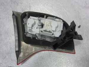 Foto de PILOTO TRASERO DERECHO INTERIOR AUDI A4 AVANT (8E) 2.5 V6 24V TDI (163 CV / 120 KW) referencia 8E9945094 foto 3