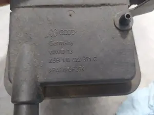 Foto de DEPOSITO ACEITE VOLKSWAGEN GOLF IV BERLINA (1J1)(10.1997) 1.9 TDI (116 CV / 85 KW) referencia 1J0422371C foto 3