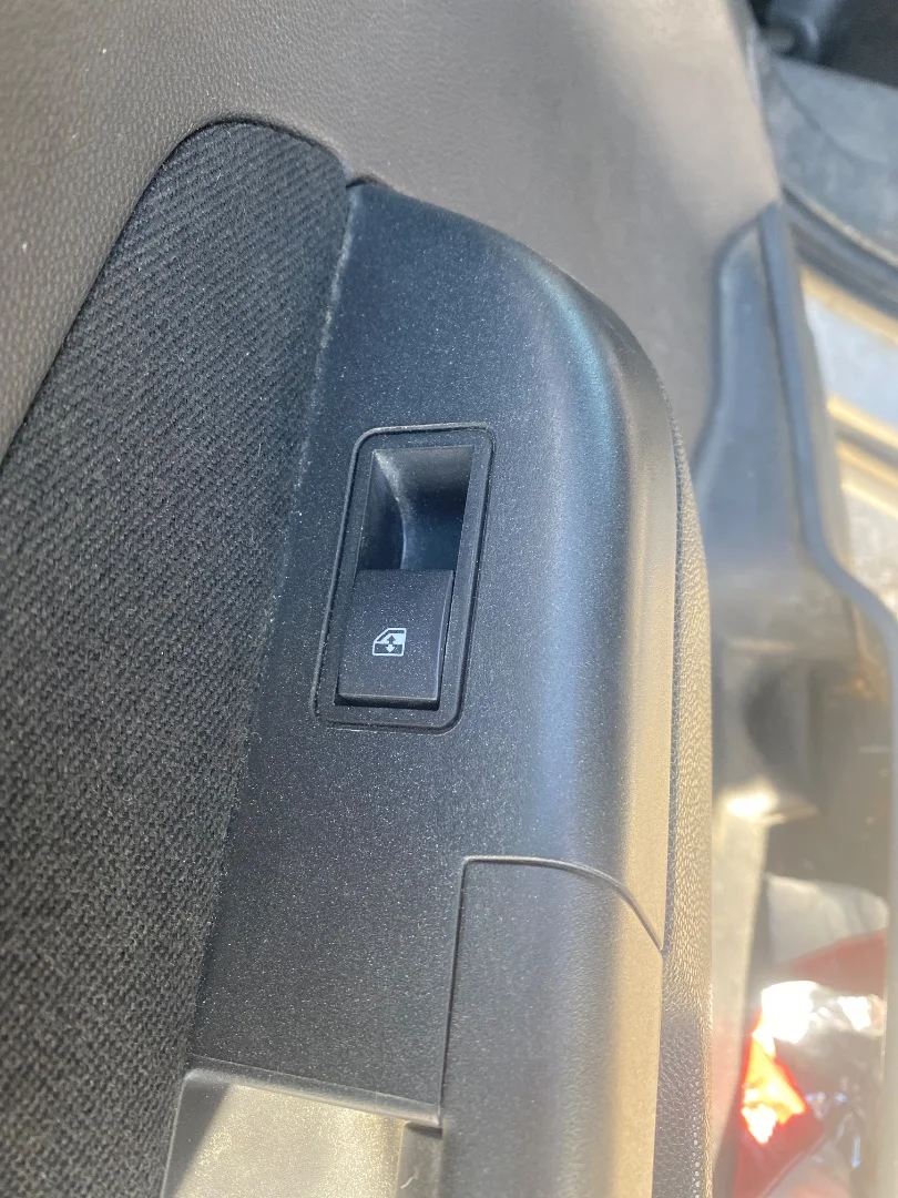 Foto de MANDO ELEVALUNAS TRASERO IZQUIERDO OPEL ZAFIRA B 1.9 CDTI (120 CV / 88 KW)