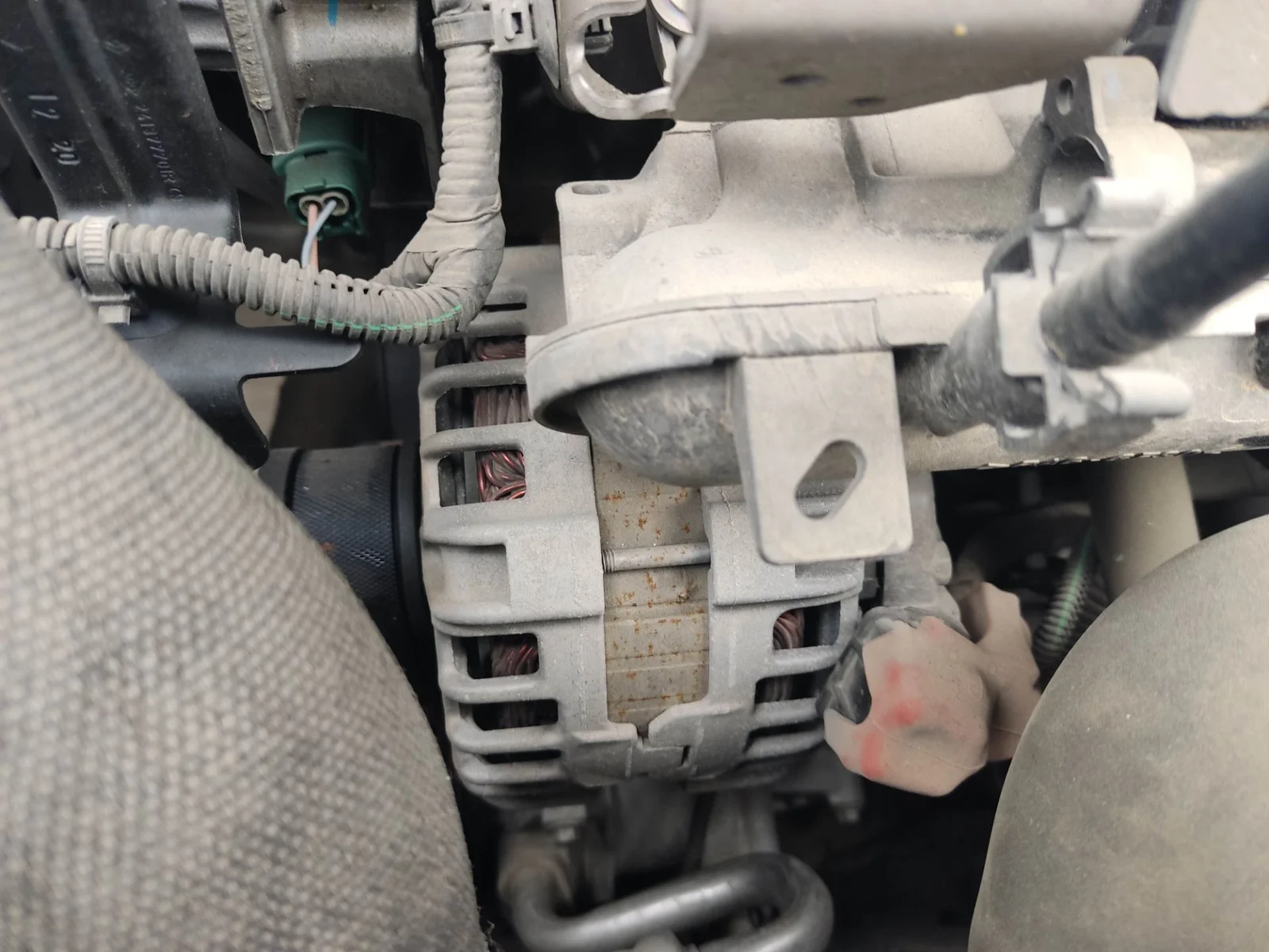 Foto de ALTERNADOR DACIA SANDERO III 1.0 TCE CAT (91 CV / 67 KW) referencia 231002175R