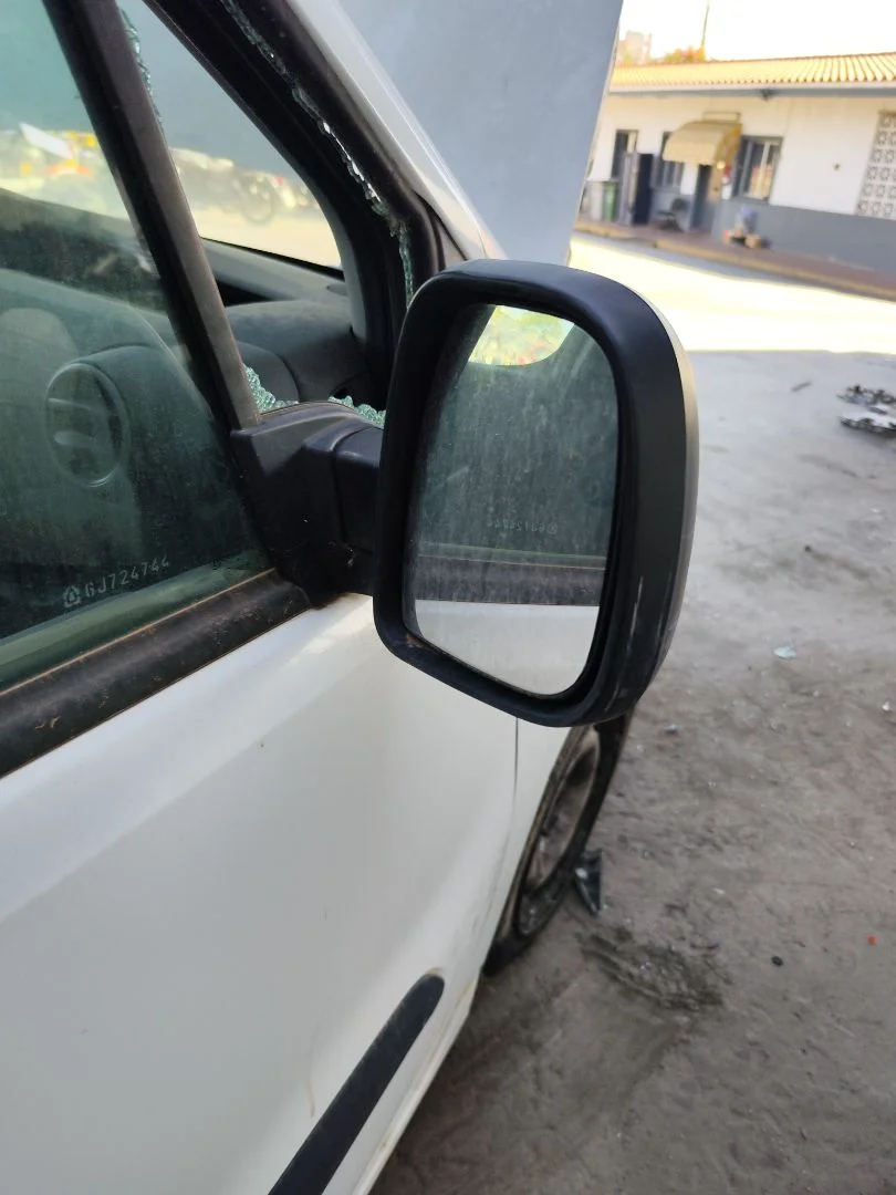 Foto de RETROVISOR DERECHO CITROEN BERLINGO FURGÓN 1.6 Blue-HDI FAP (99 CV / 73 KW)