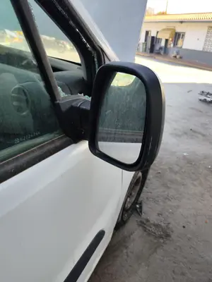 Foto de RETROVISOR DERECHO CITROEN BERLINGO FURGÓN 1.6 Blue-HDI FAP (99 CV / 73 KW)
