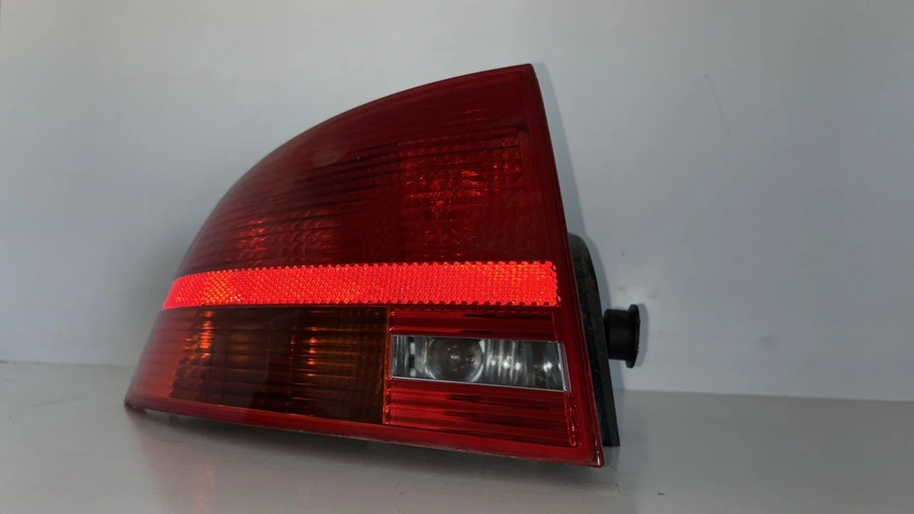 Foto de PILOTO TRASERO IZQUIERDO AUDI A4 BERLINA (8E) 2.0 TDI (140 CV / 103 KW) referencia 8E5945096A