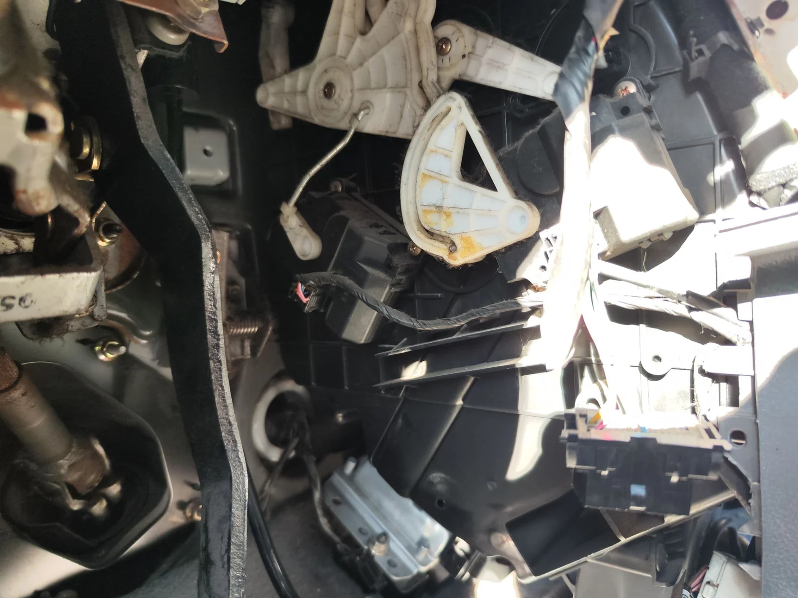 Foto de CALEFACCION ENTERA NORMAL KIA CARENS (RS) 1.8 16V CAT (126 CV / 93 KW)