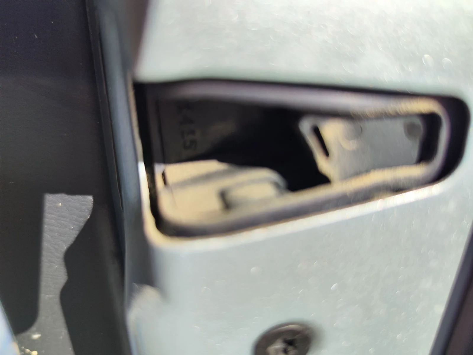 Foto de CERRADURA PUERTA DELANTERA IZQUIERDA LAND ROVER DISCOVERY 2.7 Td V6 CAT (190 CV / 140 KW)