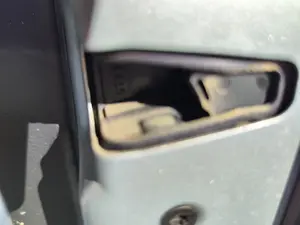Foto de CERRADURA PUERTA DELANTERA IZQUIERDA LAND ROVER DISCOVERY 2.7 Td V6 CAT (190 CV / 140 KW)