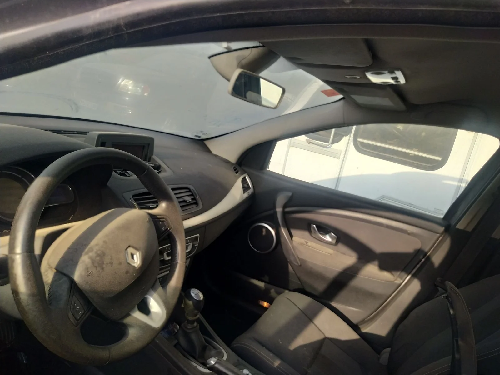 Foto de PARASOL DERECHO RENAULT MEGANE III SPORT TOURER 1.9 dCi Diesel (131 CV / 96 KW)