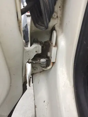 Foto de RETENEDOR PUERTA VOLKSWAGEN T5 TRANSPORTER FURGÓN/COMBI (7H) 1.9 TDI CAT (AXB) (105 CV / 77 KW)