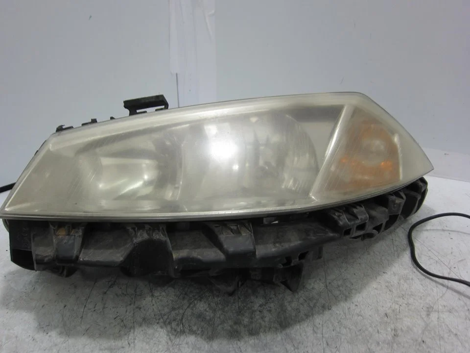 Foto de FARO IZQUIERDO RENAULT MEGANE II BERLINA 3P 1.5 dCi Diesel (101 CV / 74 KW) referencia 8200073220J