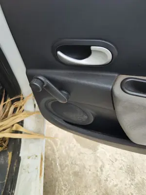 Foto de MANETA ELEVALUNAS TRASERA DERECHA RENAULT CLIO III 1.5 dCi Diesel FAP (75 CV / 55 KW)
