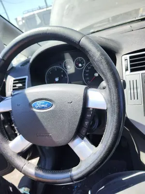 Foto de VOLANTE FORD FOCUS C-MAX (CAP)(2003) 1.6 TDCi CAT (90 CV / 66 KW) foto 3